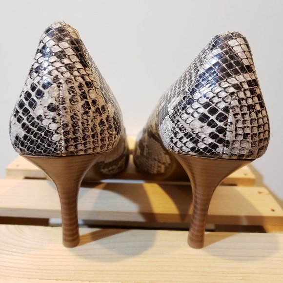 Gorgeous Calvin Klein snakeskin heels - Picture 3 of 6